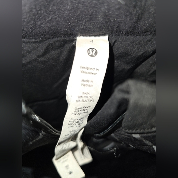 Lululemon Down for it all - reflective rhythm Black down vest. Black, Size 4 - Picture 3 of 12